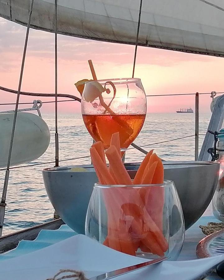 Hotel La Tua Stanza A Vela Sul Mare à Bari Extérieur photo