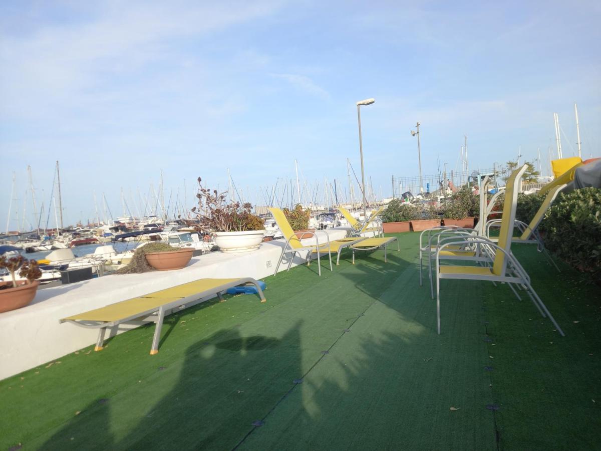 Hotel La Tua Stanza A Vela Sul Mare à Bari Extérieur photo